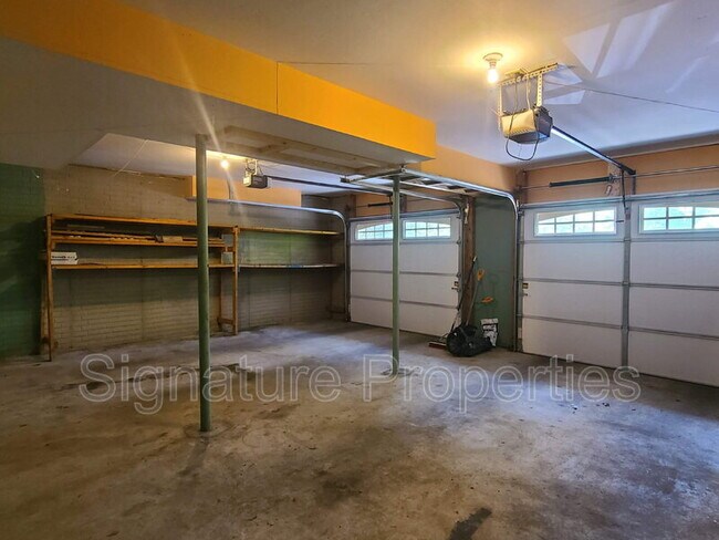 Building Photo - 105 Oakwood Dr