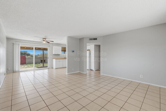 Building Photo - 210 S Alandale Pl