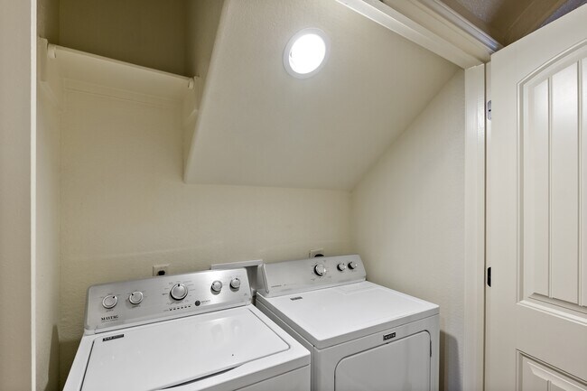 Building Photo - 3213 Papa Bear Dr