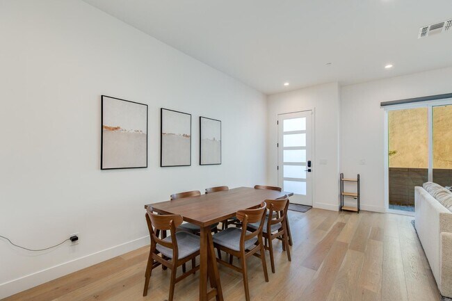 Building Photo - 5151 N 13th Pl