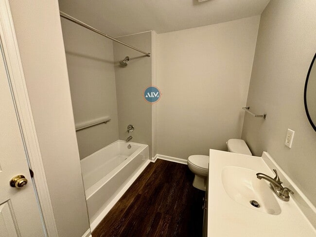 Building Photo - Modern 3-Bed Condo: Lovely Appliances, LVP...