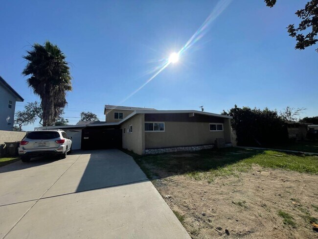 Building Photo - 540 W Elm Ave