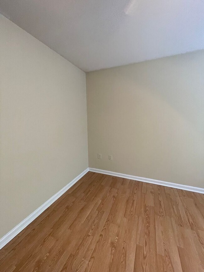 Building Photo - 07-204 Fattouh