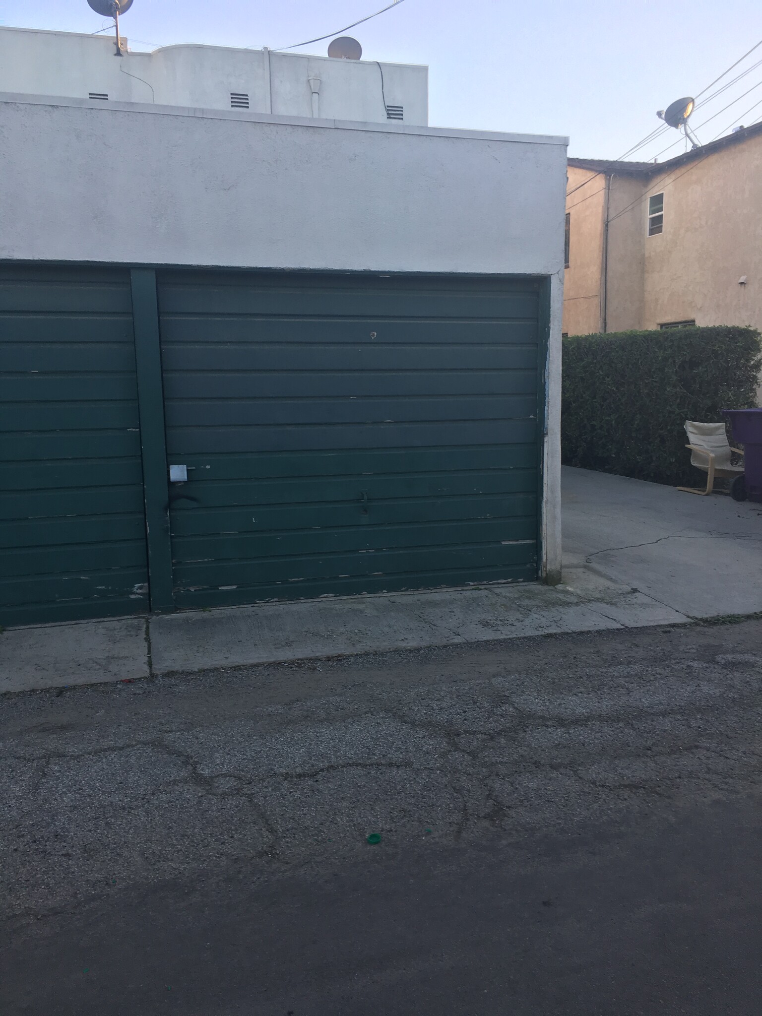 Garage w/electric opener - 4555 E Carson St