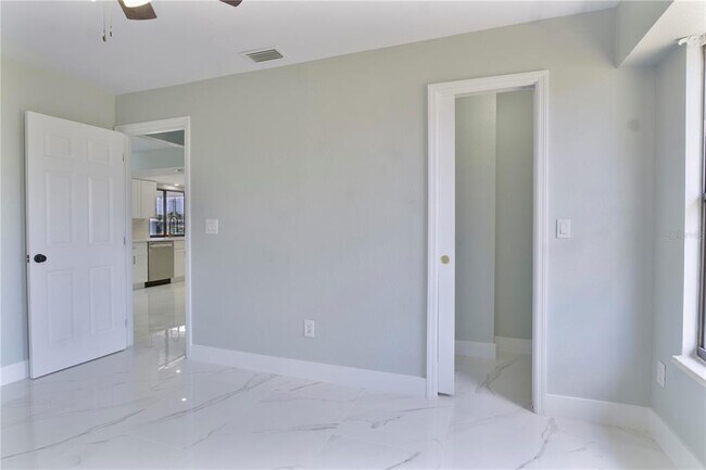 Building Photo - 1147 Yachtsman Ln