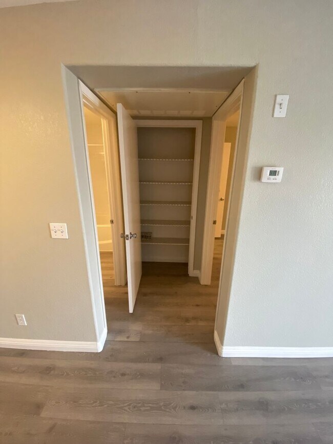 Building Photo - AMERICANA Property Mgmt - 1 bed Condo in Gated Community near The Strip