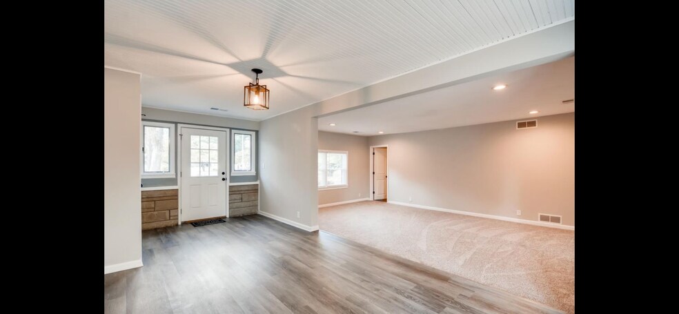 Building Photo - 1550 Greenfield Rd