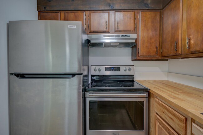 Building Photo - 12 Emery Ln