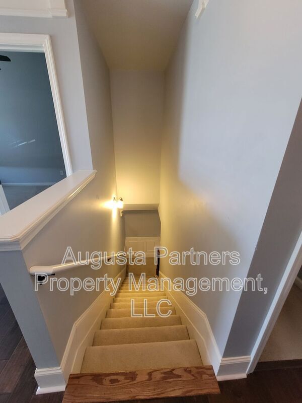 Building Photo - 325 Bellhaven Dr