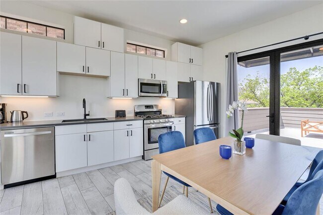 Building Photo - 808 Lydia St