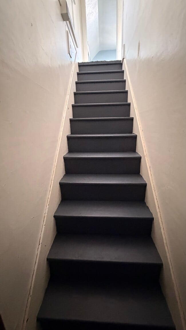 Building Photo - 483 W Perry St