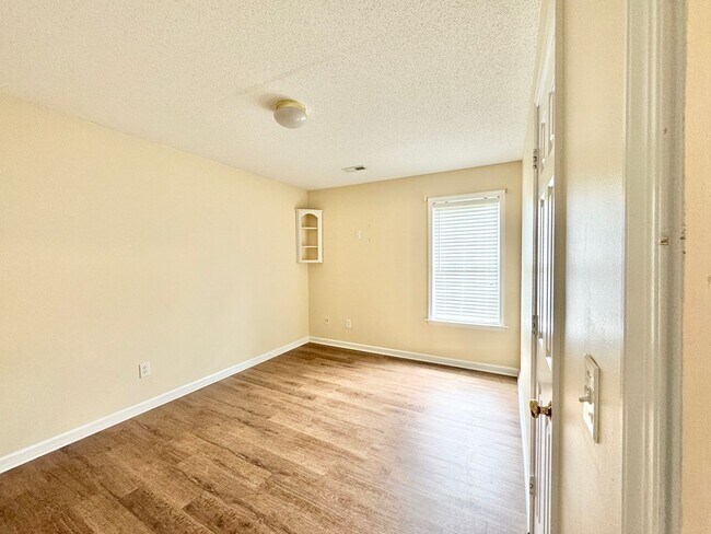 Building Photo - Adorable 3 Bedroom Home in High Point!