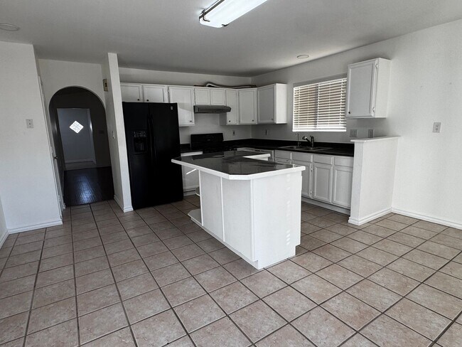 Building Photo - Rio Rancho 3 bedroom 2 bath home.