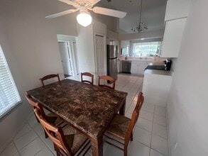 Building Photo - 2bed/2baths Close to the beach, Mercato and Great Schools