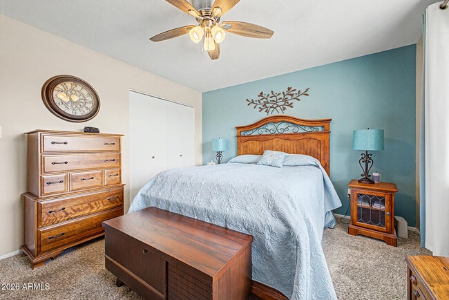 Building Photo - 410 N 56th Pl