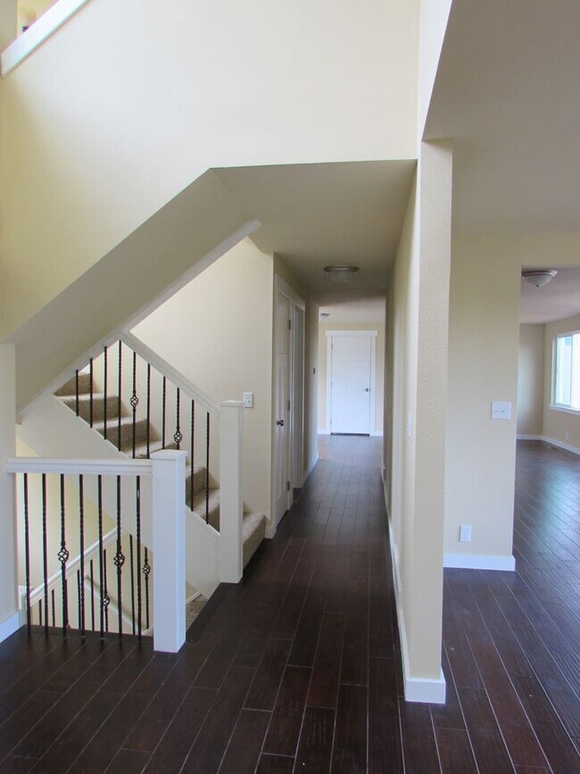 Building Photo - Large 4 Bedroom Edgemoor Home w/ Mother-in-law Suite