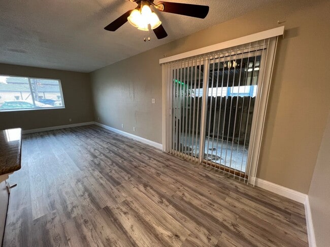 Building Photo - 2 Bedroom 1 Bath for rent!