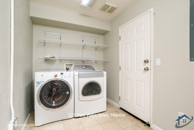 Building Photo - 221 Parc Pl Dr