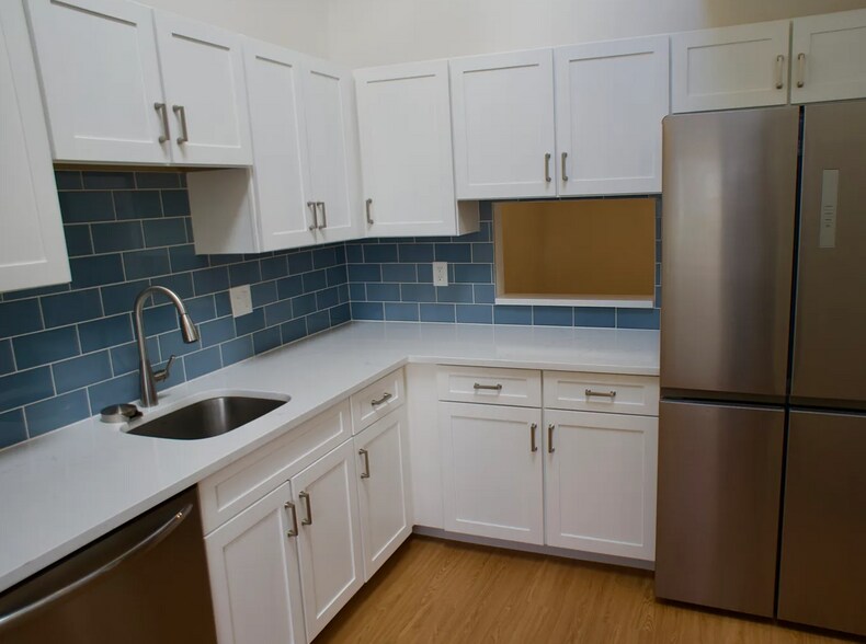 Building Photo - 2289 Bedford St