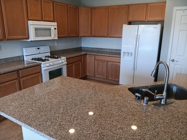 Building Photo - Four bedroom - Two bath, in Rio Rancho, St...