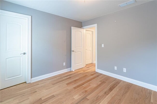 Building Photo - 1270 Fowler St