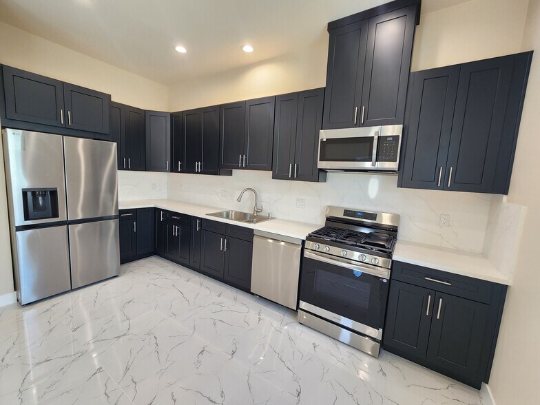 Building Photo - 10926 Olinda St