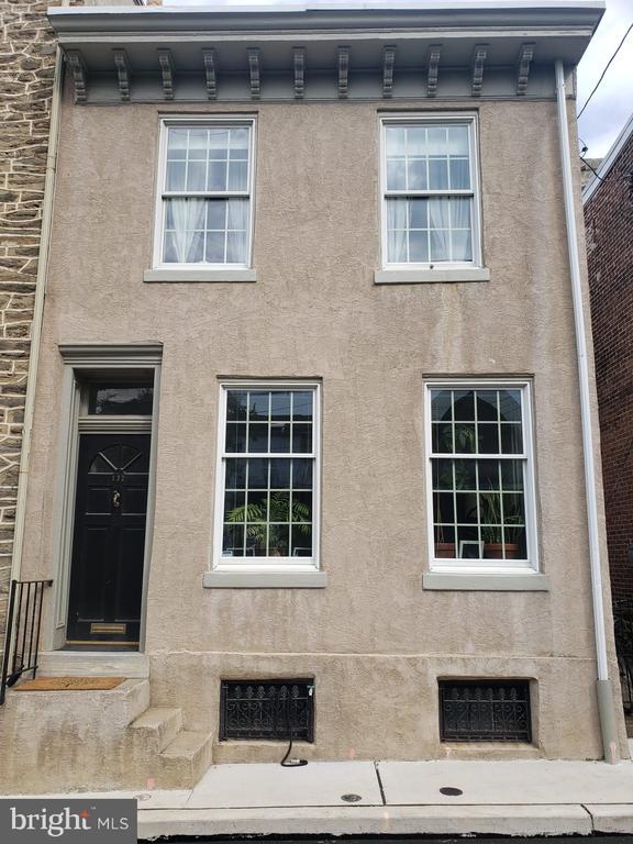 Building Photo - 132 Mallory St