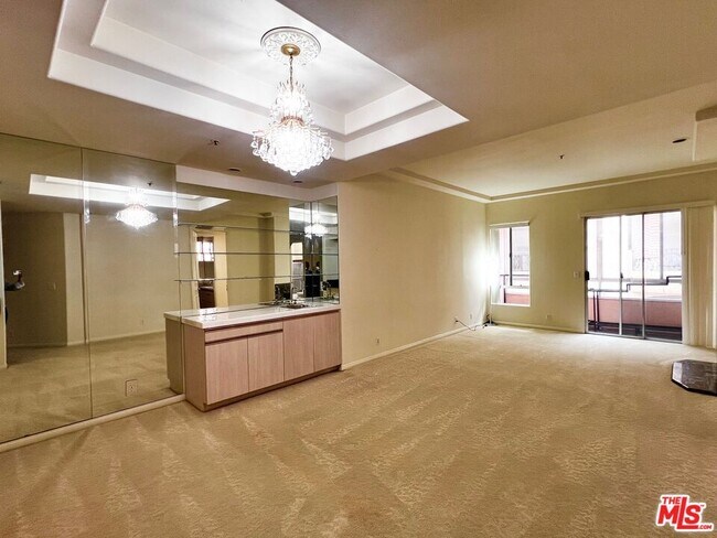 Building Photo - 4830 Elmwood Ave