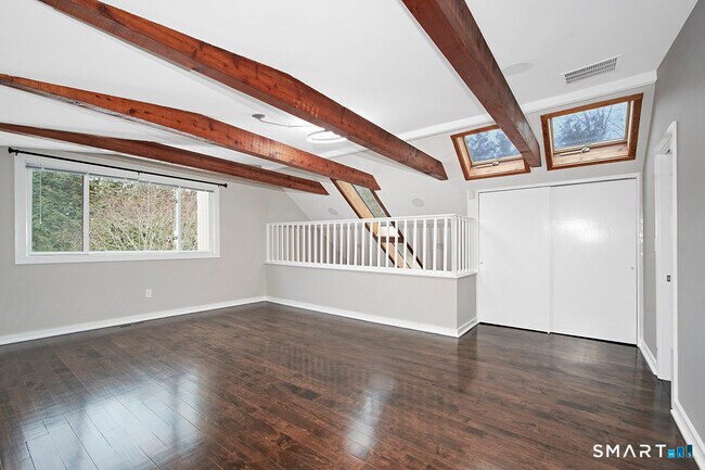 Building Photo - 17 Ferry Ln