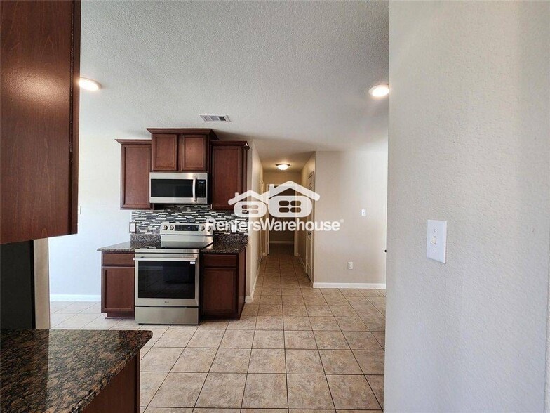 Building Photo - 22527 Cloverland Field Dr