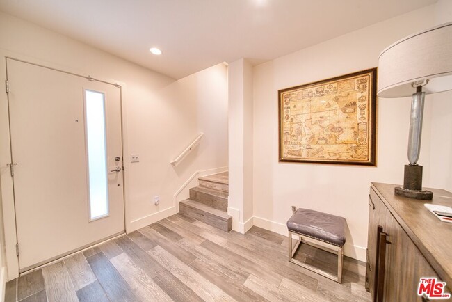 Building Photo - 2205 Selig Dr