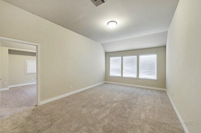 Building Photo - 28810 Davenport Dr