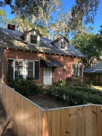 Building Photo - 200 NE 11th St