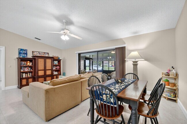 Building Photo - 15 Farnworth Dr