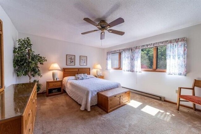 Building Photo - 15 Manor Estates Dr