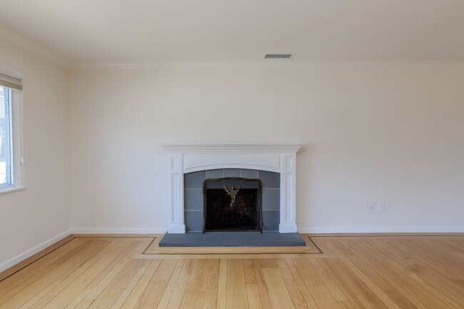 Building Photo - 4 Bed / 3 Bath Burlingame home near excell...