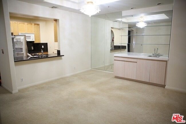 Building Photo - 4830 Elmwood Ave