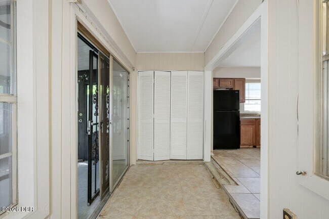 Building Photo - 927 E Millard Ct