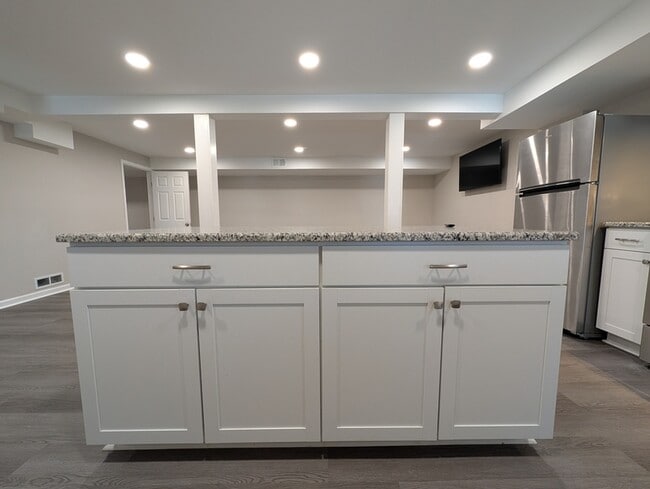 Building Photo - 120 Berkshire Pl