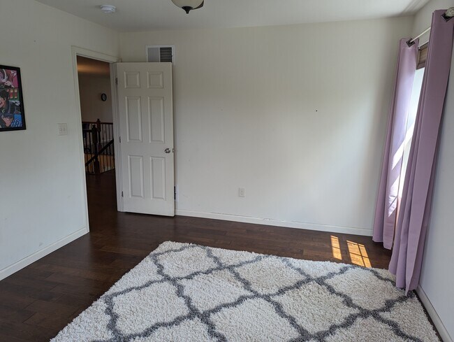 Building Photo - 5 Auction Dr