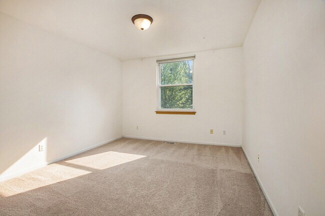 Building Photo - 339 Hunters Trail