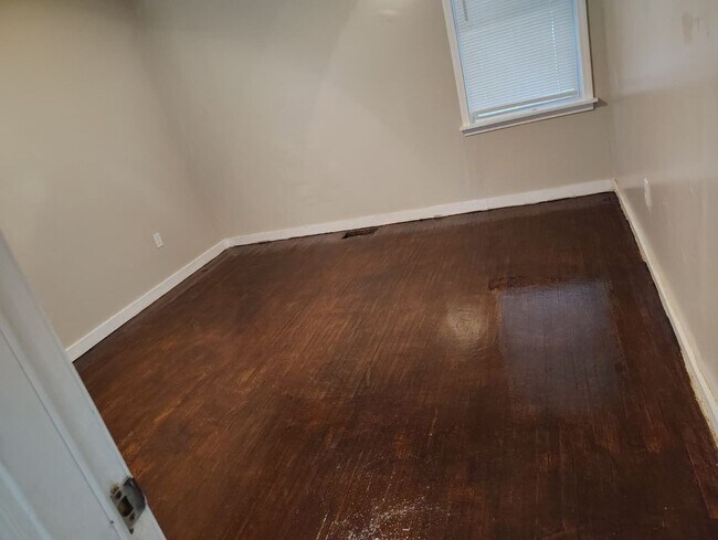 Building Photo - 4638 S McRaven Rd