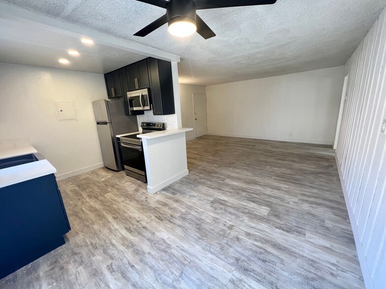 Building Photo - 10779 Woodbine St