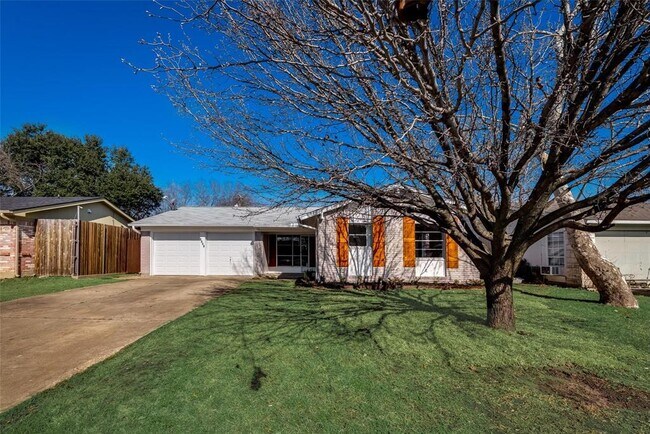 Building Photo - 4221 Fernwood Dr