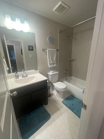 Building Photo - 3201 Solana Cir