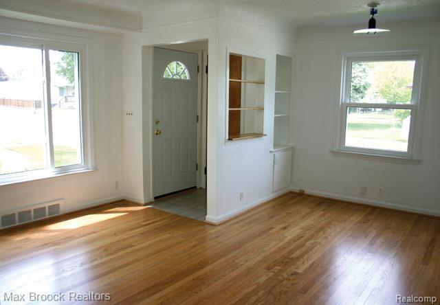 Building Photo - 3722 Elmhurst Ave