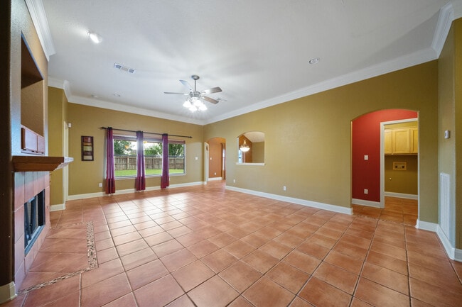 Building Photo - 1214 Sugar Land Dr