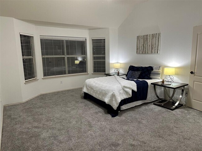 Building Photo - 2805 Cortez Dr