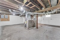 Building Photo - 4646 E 147th St