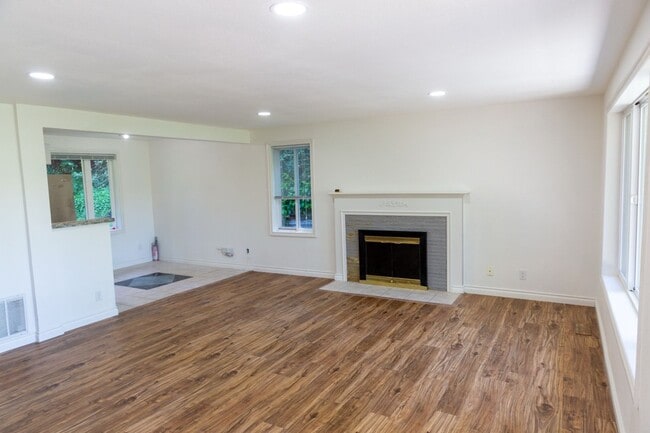 Building Photo - 17305 Dayton Ave